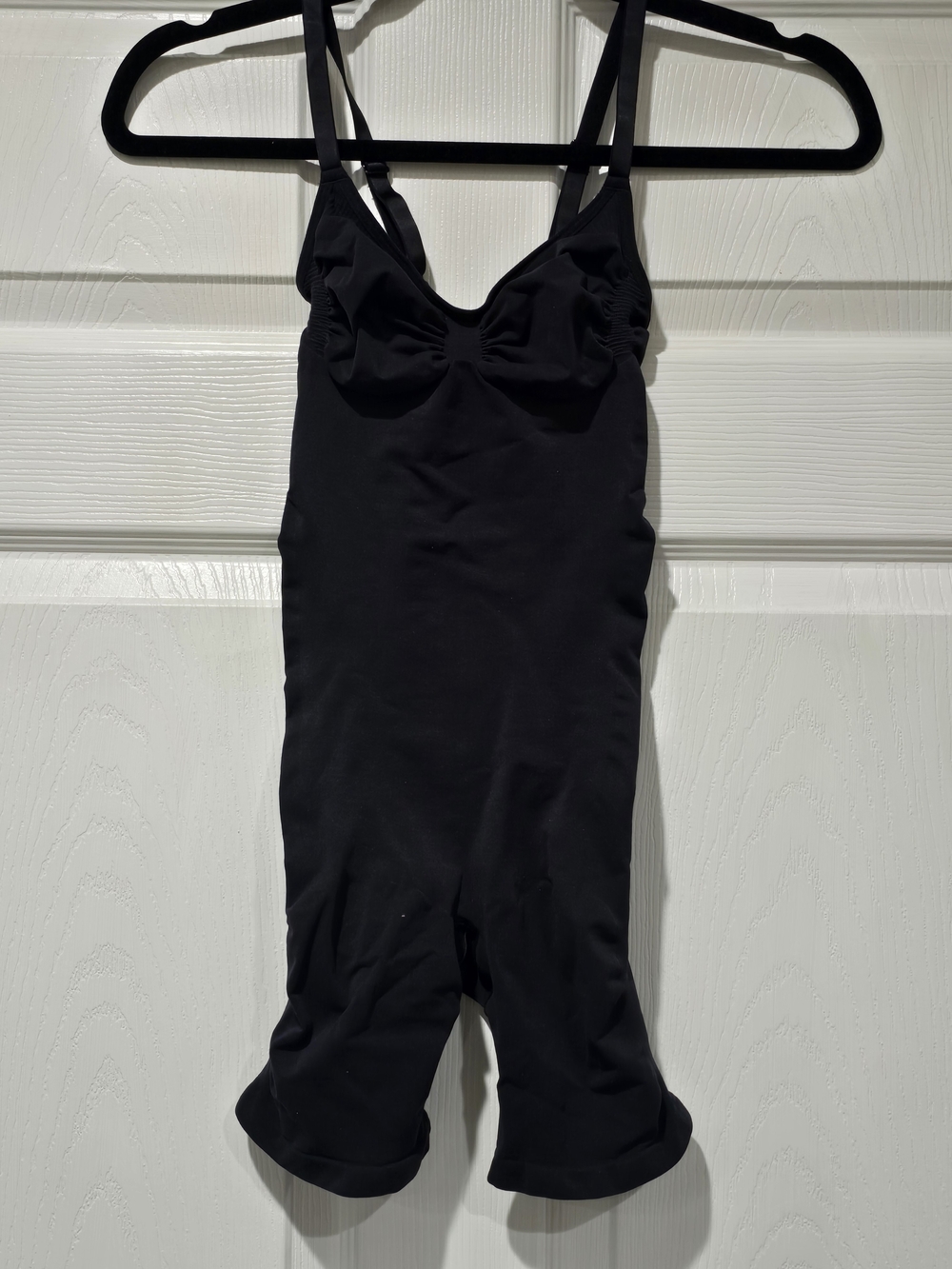 Black SKIMS Seamless Sculpt Mid-Thigh Bodysuit Size Large NWOT